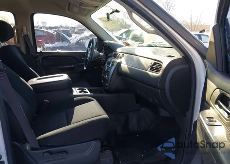 2013 Chevrolet Tahoe Commercial Fleet z USA, uszkodzony, nr VIN 1GNSK2E03DR373226